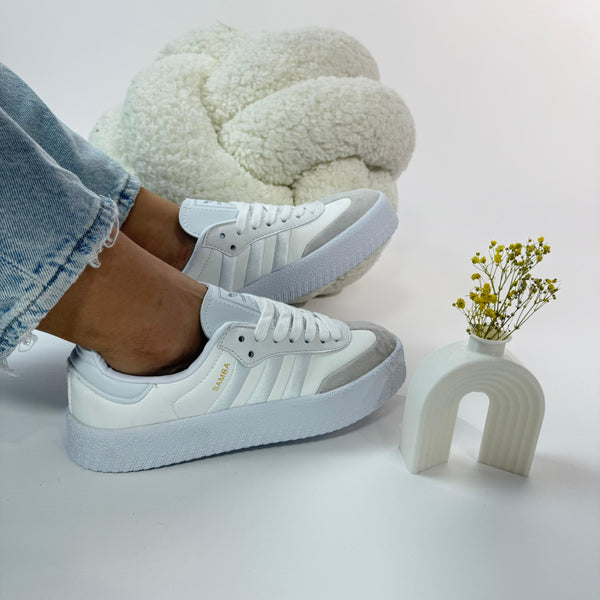 ADDS Samba White – Estilo Clásico con Toque Minimalista