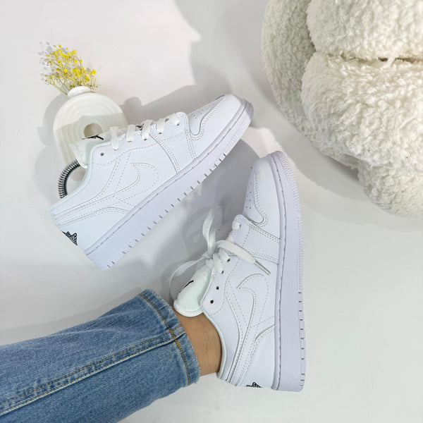 JDN 1 Low Triple White – Estilo Minimalista y Atemporal