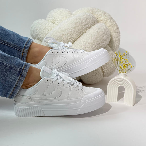 NK Blazer Low Platform White – Look Minimalista con Plataforma
