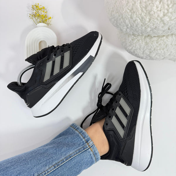 ADDS Duramo SL Black – Comodidad Ligera y Estilo Deportivo
