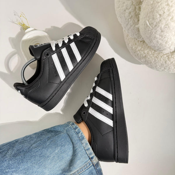 Zapatillas ADDS Superstar Black-White – Clásico Urbano y Versátil