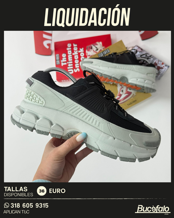 Zapatillas NK Vomero Negra – Chunky y con Estilo Futurista