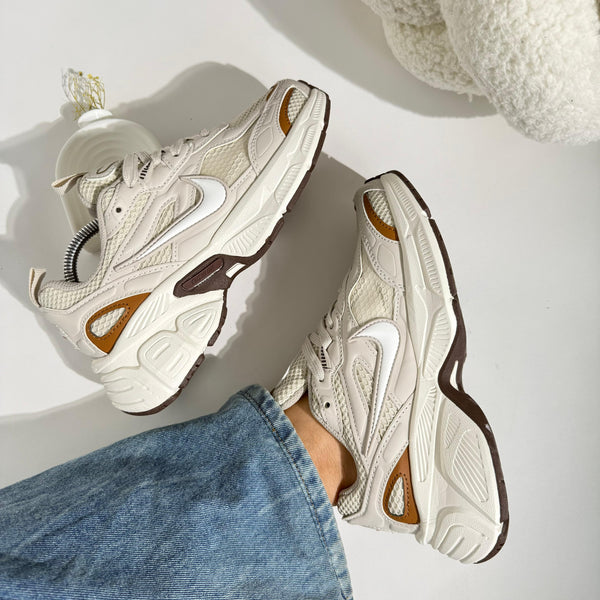 Zapatillas NK P-6000 Beige – Estilo Retro y Comodidad Moderna
