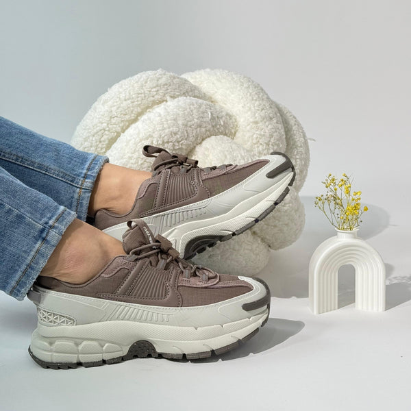 NK P-6000 Marrón Topo – Estilo Retro-Tech y Comodidad Urbana