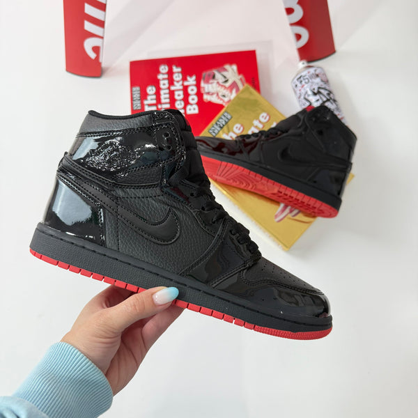 JDN 1 Retro High OG Bred Patent – Estilo Icónico con Brillo