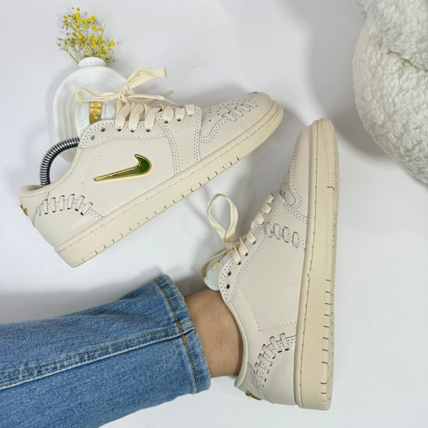 JDN 1 Low Cream Gold – Lujo Artesanal y Estilo Exclusivo