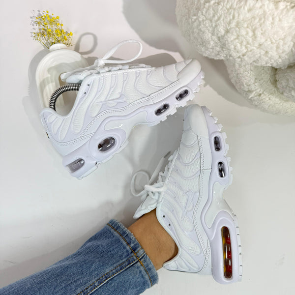 NK Air Max TN Blancas – Amortiguación y Estilo Futurista