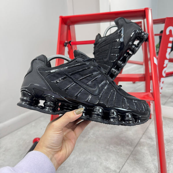 Nk Shox TL Triple Black – Tecnología y Estilo Futurista