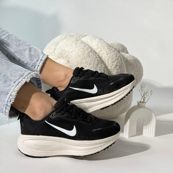 Zapatillas NK ZoomX Negro-Blanco – Máxima Energía y Comodidad
