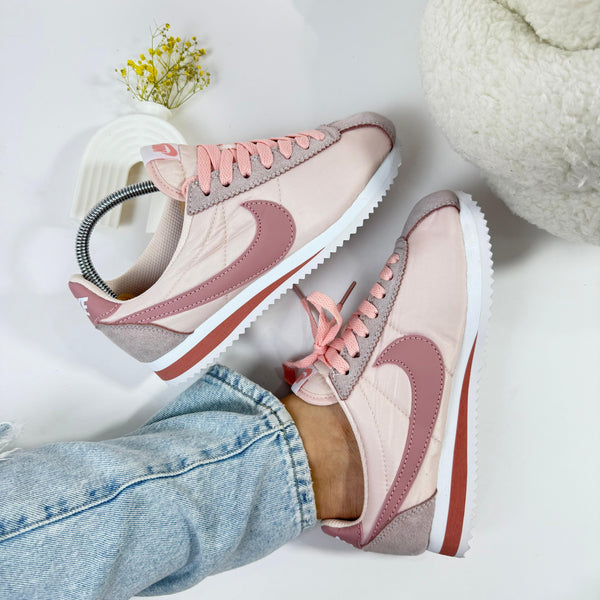 NK Cortez Rose – Estilo Retro con Encanto Pastel