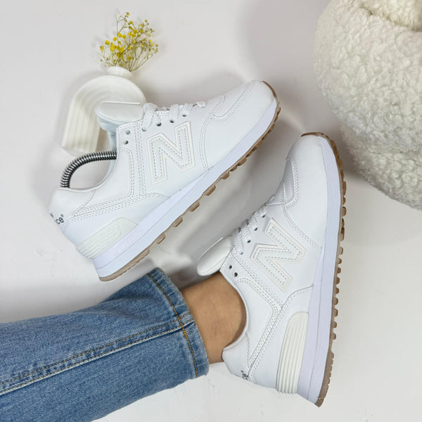 NB 574 Blancas – Clásicas, Cómodas y Combinables