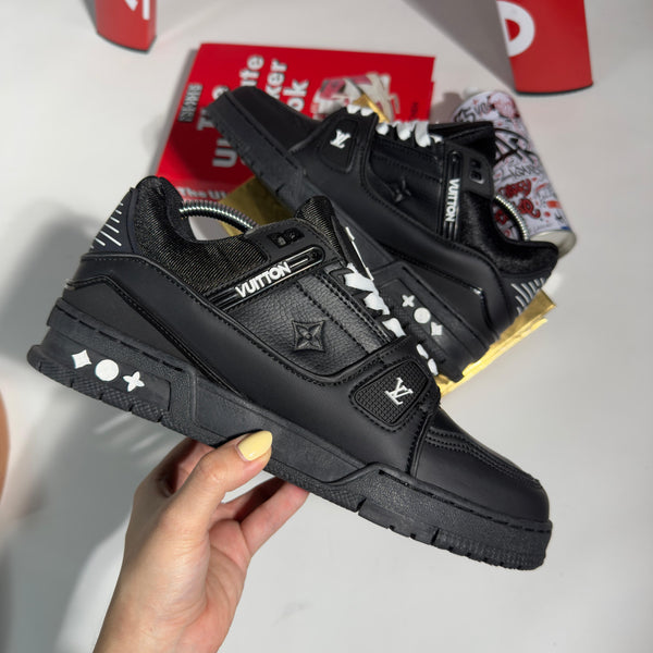 Zapatillas LV Urbanas Premium Trainer Low – Elegancia Total en Negro