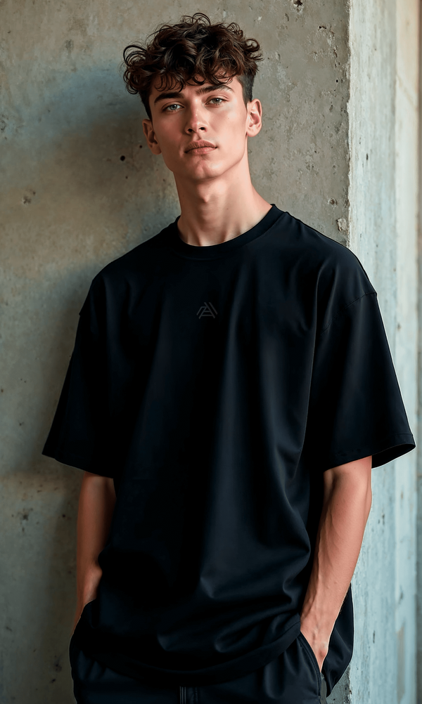 Camiseta August Oversize Negra Urban – Minimalismo y Estilo Street